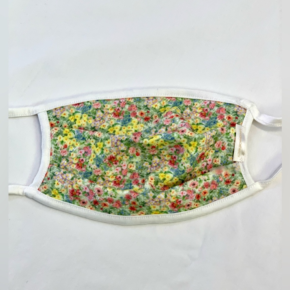 Loveshackfancy Face Mask. - Picture 2 of 3